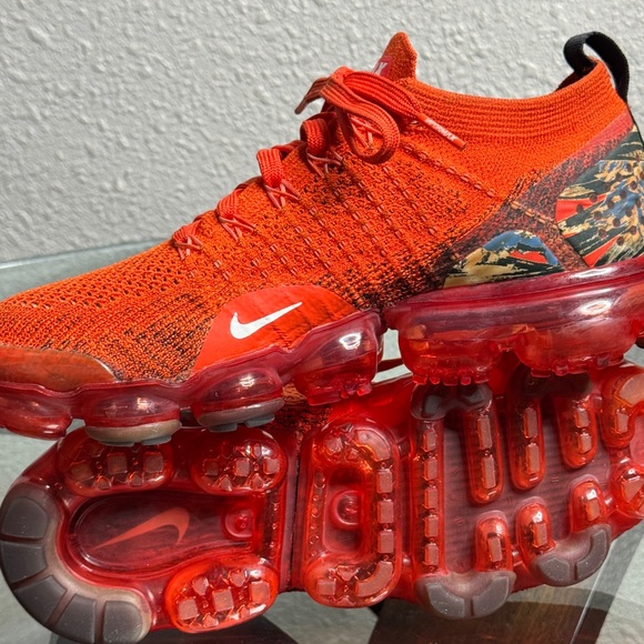 Nike Air VaporMax Flyknit 2 Sneakers
Size 8 USWomen's - Picture 4 of 10